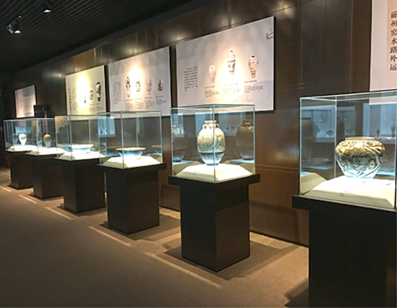 ANTI-REFLECTIVE GLASS 04